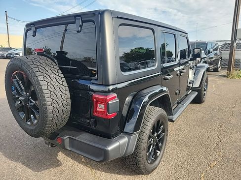 Used 2023 Jeep Wrangler Unlimited Sahara AWD/4WD image 13