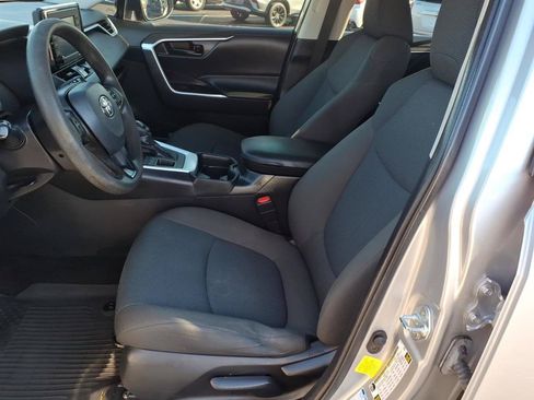 Used 2021 Toyota RAV4 LE AWD/4WD image 13