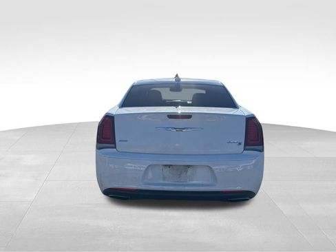 Used 2019 Chrysler 300 S image 4