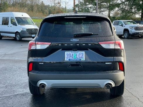 Used 2020 Ford Escape SE image 4