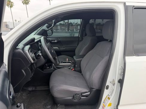Used 2019 Toyota Tacoma TRD Sport RWD image 5