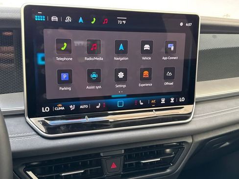 Used 2025 Volkswagen Tiguan SE image 4