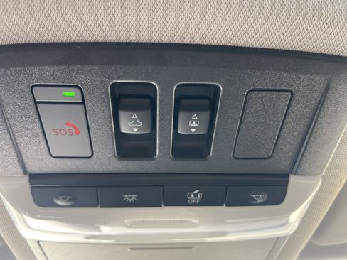 Used 2024 Nissan Rogue Platinum image 16