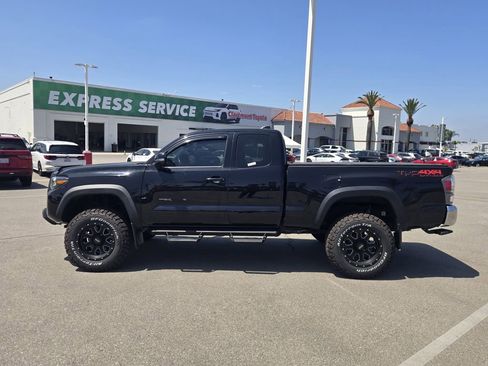 Certified 2023 Toyota Tacoma TRD Off-Road AWD/4WD image 2