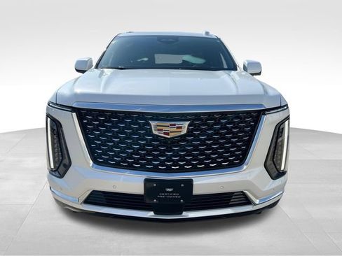 Certified 2025 Cadillac Escalade Premium Luxury AWD/4WD image 9