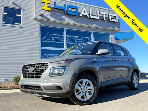 Used 2021 Hyundai Venue SE image 1