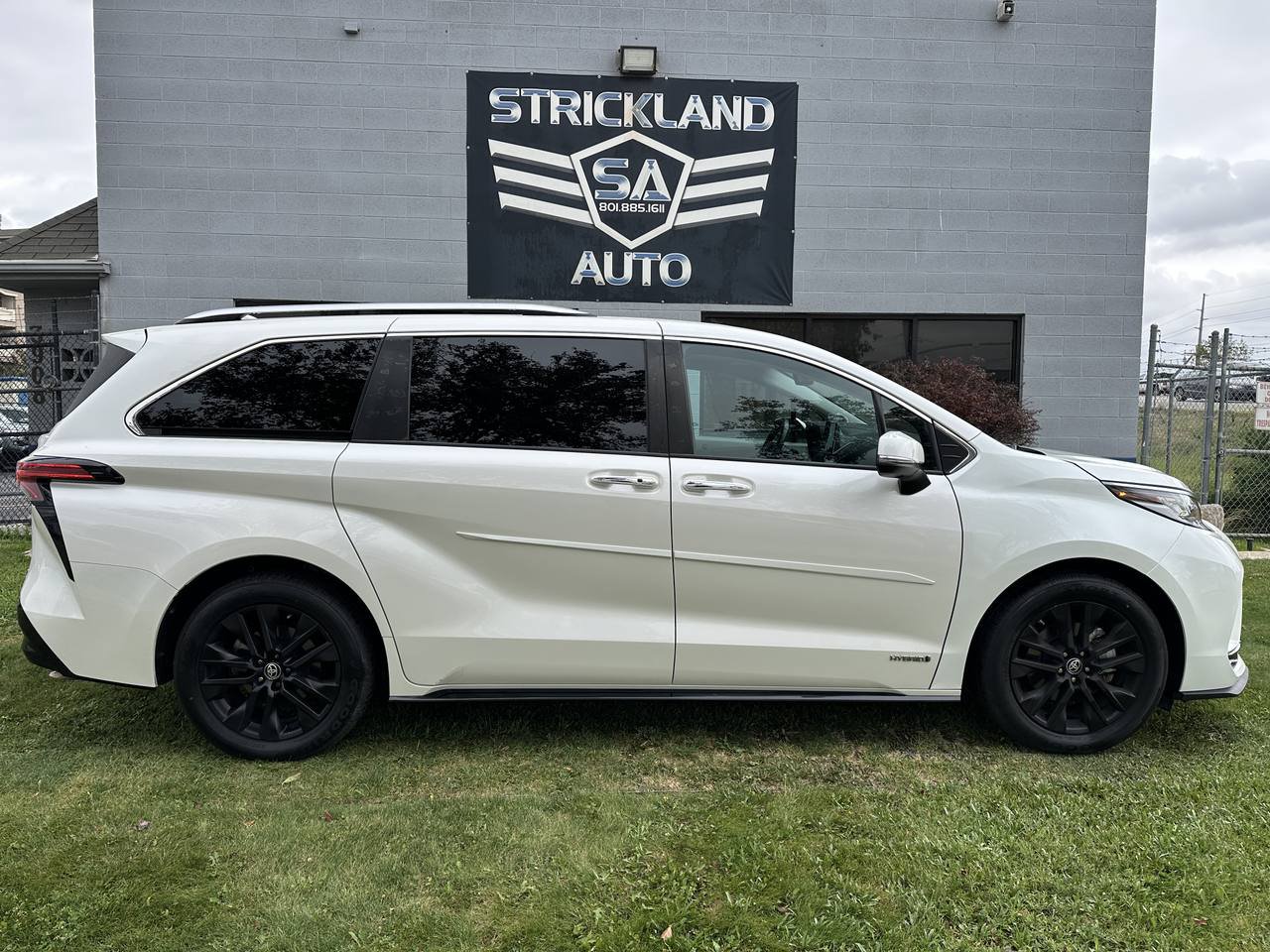 Used 2021 Toyota Sienna Limited AWD/4WD image 5