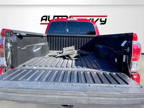 Used 2022 Toyota Tacoma TRD Sport image 23