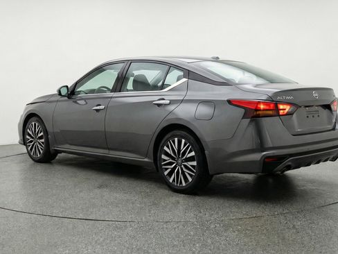 Used 2025 Nissan Altima 2.5 SV FWD image 6