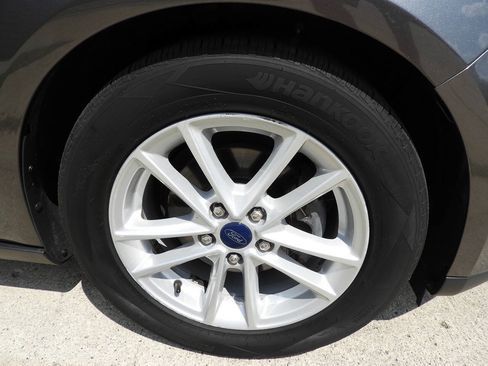 Used 2017 Ford Focus SE FWD image 11