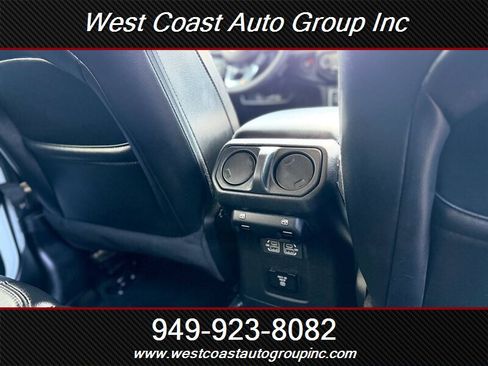 Used 2023 Jeep Wrangler Unlimited Sahara image 14