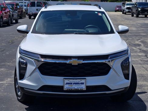 Certified 2025 Chevrolet Trax LT w/ LT Convenience Package FWD image 4