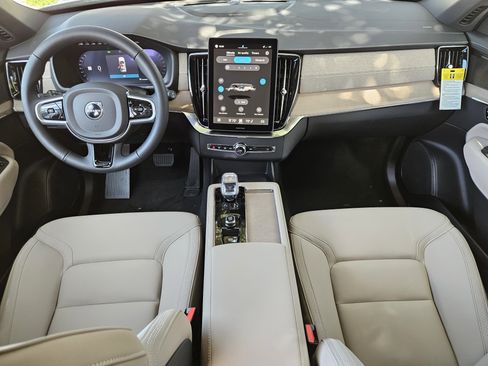 New 2026 Volvo XC90 B6 Plus w/ Protection Package Premier image 16