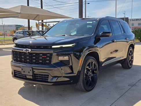 Certified 2024 Chevrolet Traverse RS FWD image 3