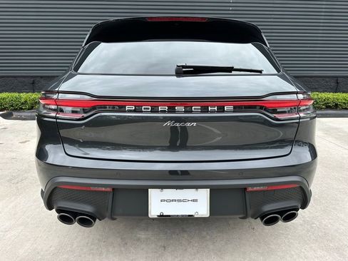 Certified 2025 Porsche Macan image 12