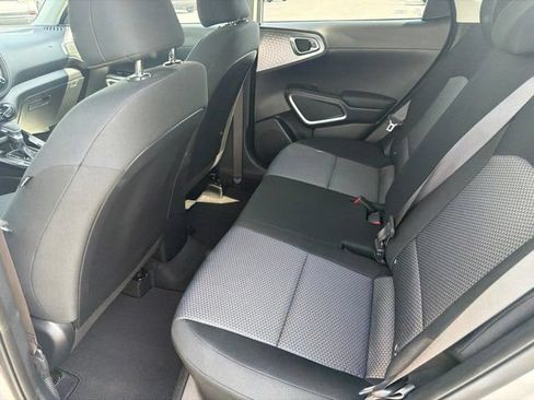 Used 2025 Kia Soul LX w/ LX Technology Package FWD image 28