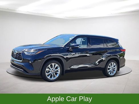 Used 2021 Toyota Highlander Limited image 3