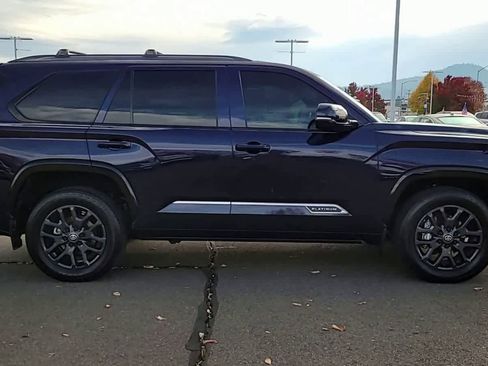 Used 2025 Toyota Sequoia Platinum image 9