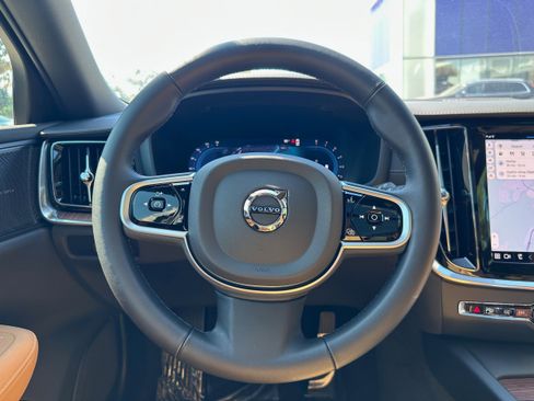 Certified 2025 Volvo V60 B5 Cross Country Ultra w/ Protection Package Premier image 17