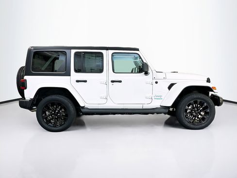 Used 2022 Jeep Wrangler Sahara image 10