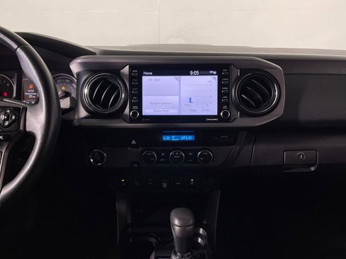 Used 2021 Toyota Tacoma TRD Sport w/ Technology Package image 15