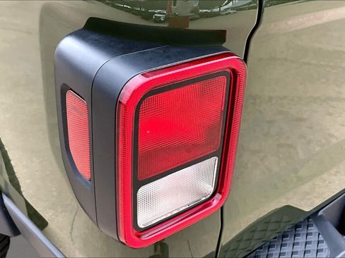 Used 2023 Jeep Gladiator Sport AWD/4WD image 27