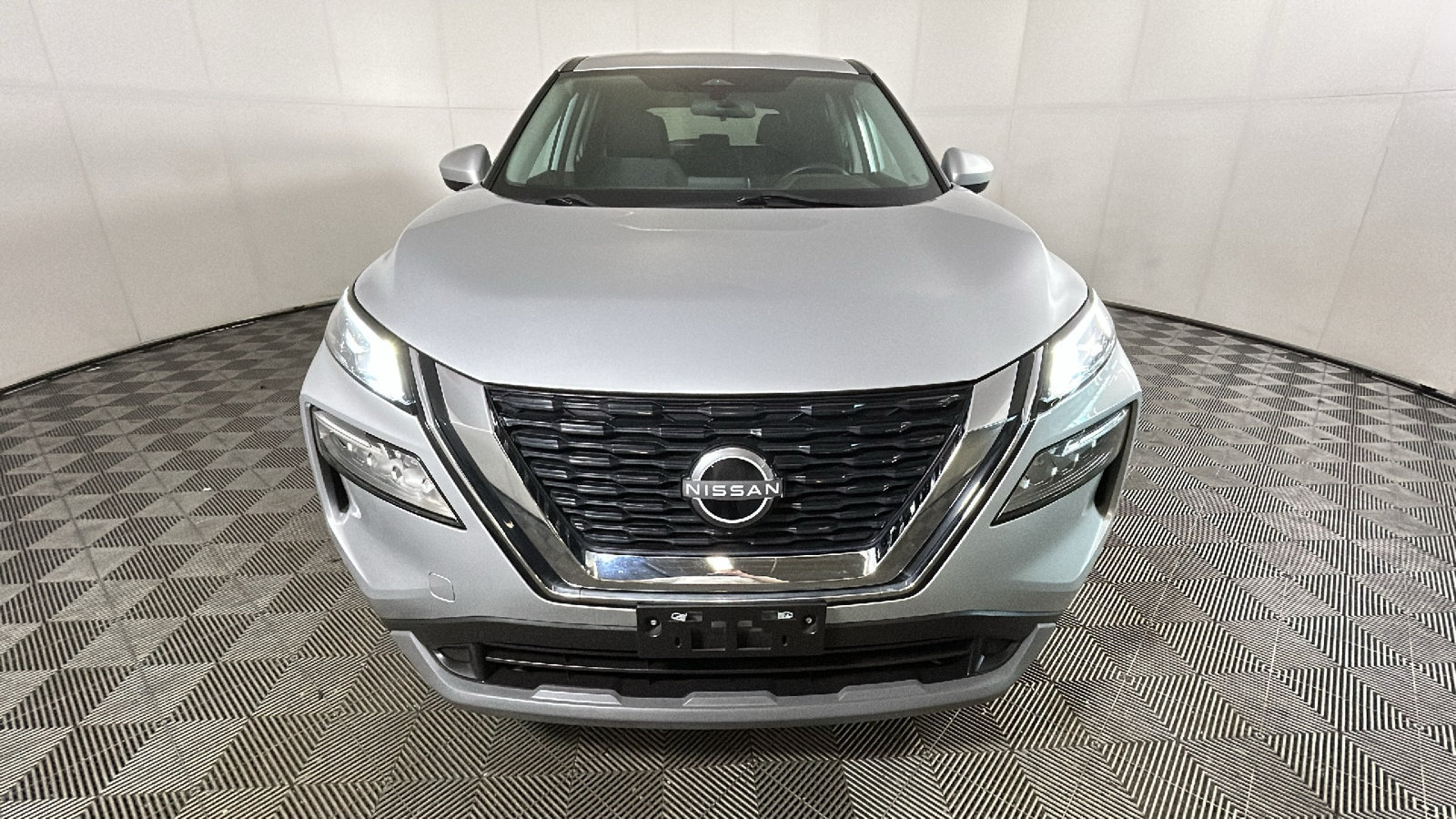 Used 2023 Nissan Rogue SV AWD/4WD image 9