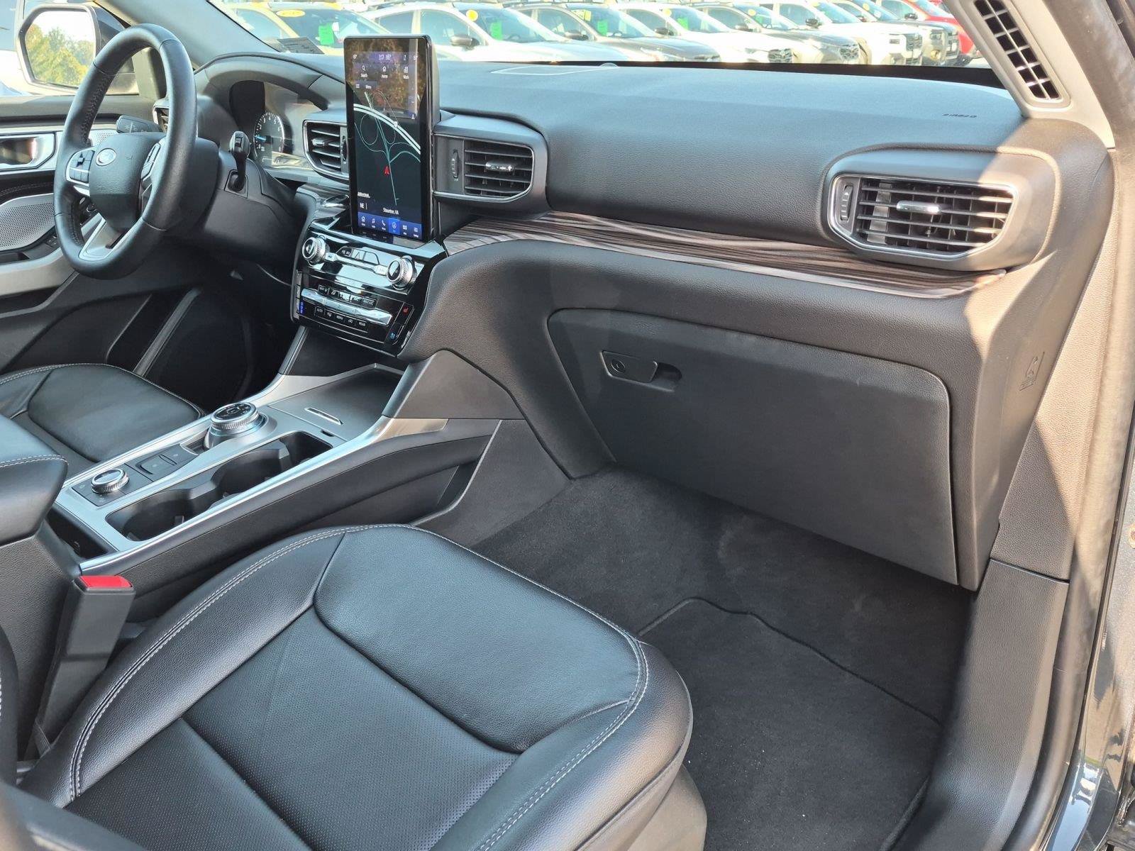 Used 2024 Ford Explorer Limited w/ Limited Technology Package AWD/4WD image 32