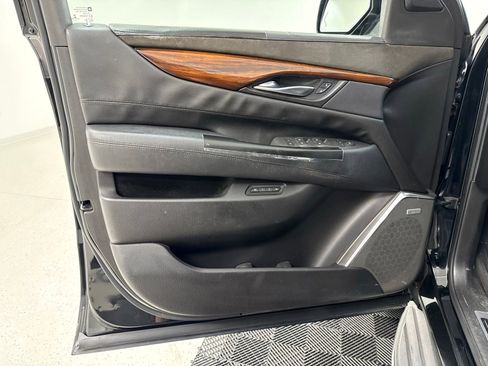 Used 2015 Cadillac Escalade 4WD image 10