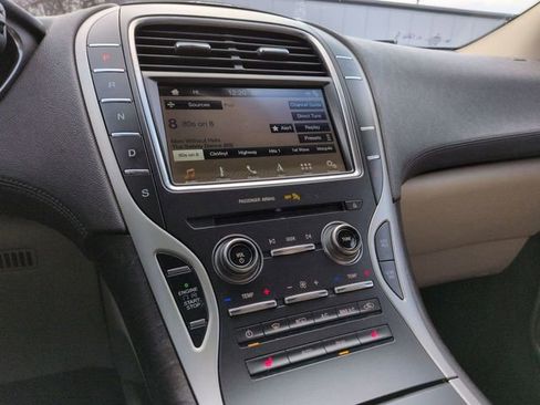 Used 2019 Lincoln Nautilus Select image 21