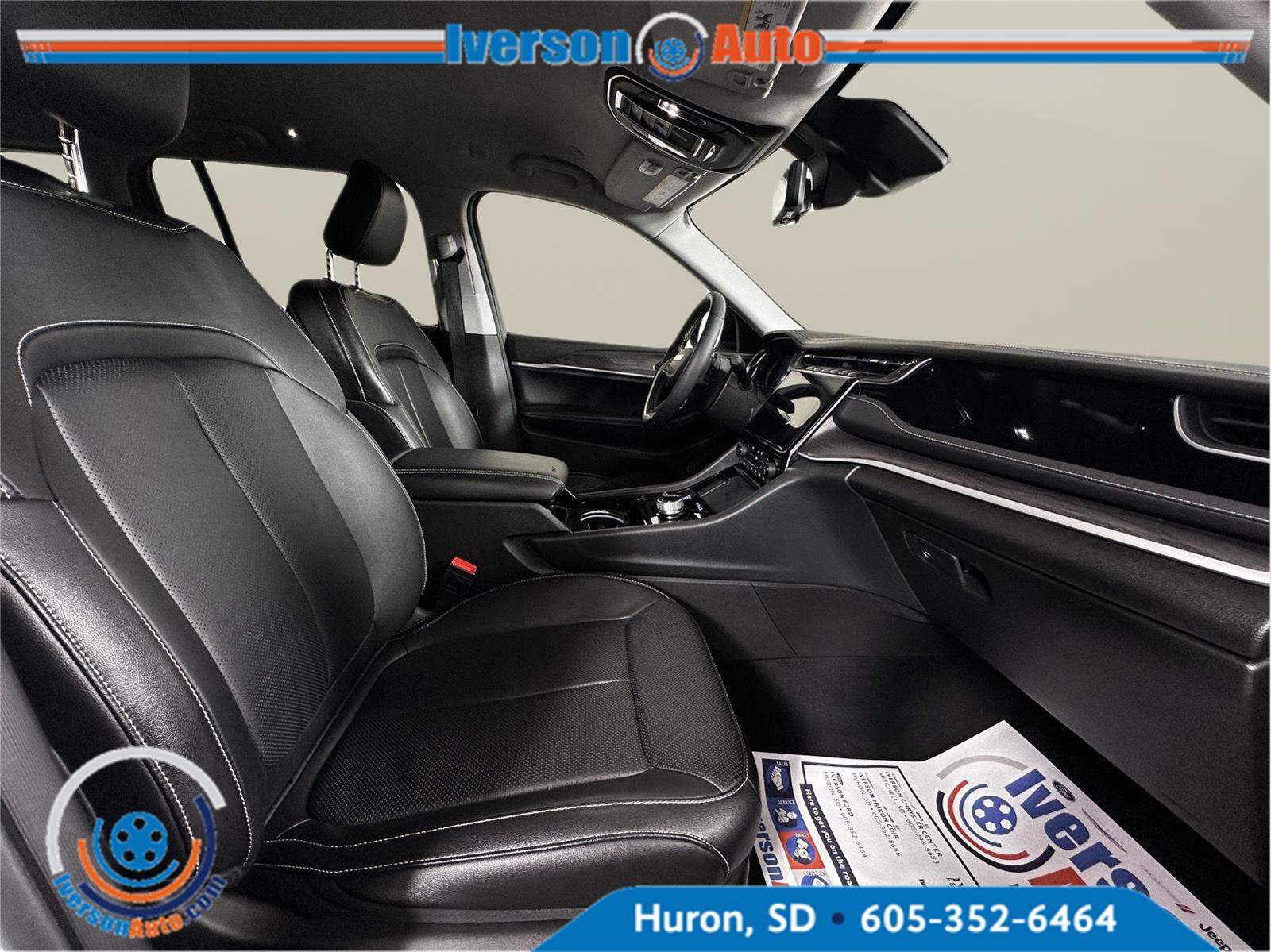 Used 2023 Jeep Grand Cherokee Limited w/ Luxury Tech Group II AWD/4WD image 26