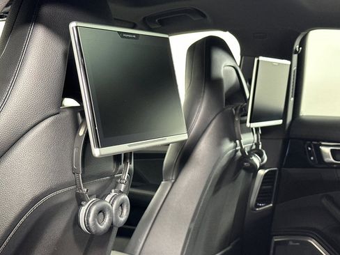 Used 2018 Porsche Panamera 4 image 14