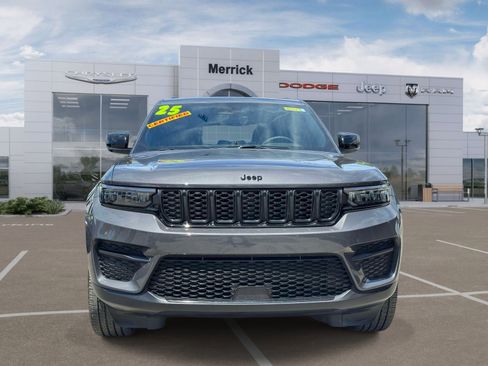 Certified 2025 Jeep Grand Cherokee Altitude AWD/4WD image 3