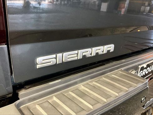 Used 2018 GMC Sierra 2500 Denali w/ Duramax Plus Package AWD/4WD image 30
