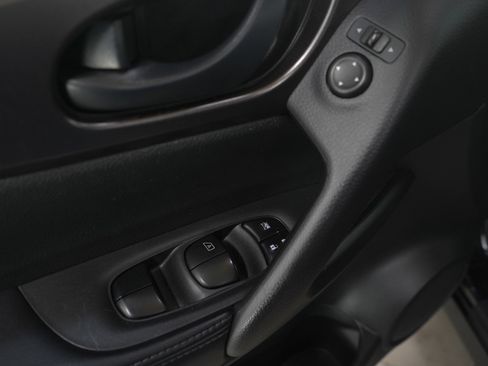 Used 2018 Nissan Rogue Sport S image 19