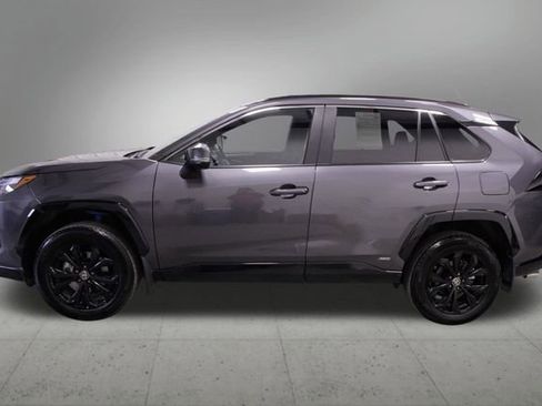 Used 2022 Toyota RAV4 SE w/ Convenience Package image 2