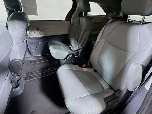 Certified 2024 Toyota Sienna XLE FWD image 20