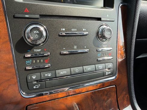 Used 2015 Lincoln Navigator 2WD image 35