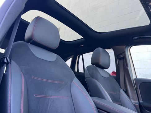 Used 2025 Mercedes-Benz GLA 250 4MATIC image 19