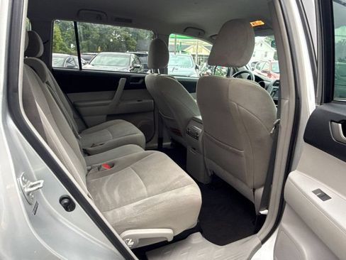Used 2013 Toyota Highlander Plus AWD/4WD image 21