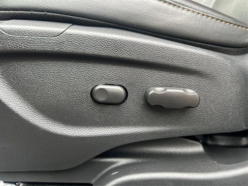 Used 2018 Chevrolet Trax LT w/ LT Convenience Package image 40