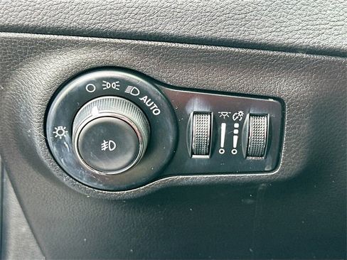 Used 2020 Jeep Compass Latitude image 10