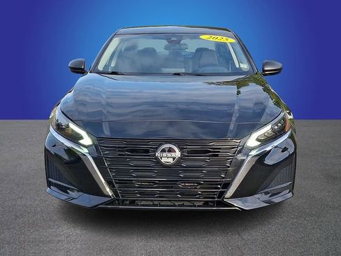 Used 2025 Nissan Altima 2.5 SV image 2