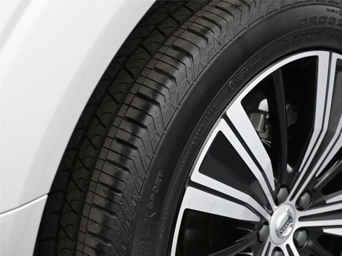 Used 2023 Volvo XC60 B6 Ultimate w/ Climate Package image 23