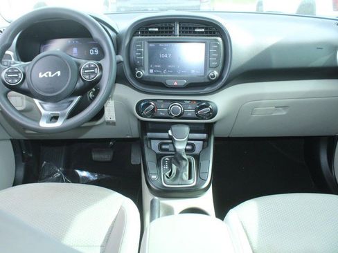 Used 2023 Kia Soul LX w/ LX Technology Package image 14