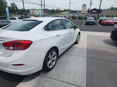 Used 2019 Chevrolet Cruze Premier w/ Sun And Sound Package FWD image 4