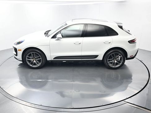 Certified 2025 Porsche Macan AWD/4WD image 36
