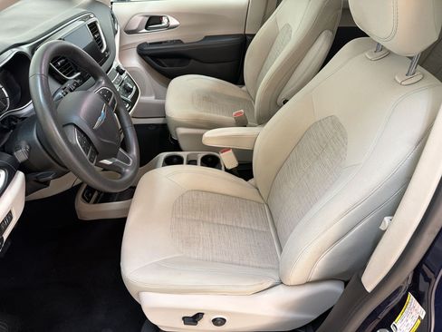 Used 2018 Chrysler Pacifica Touring Plus FWD image 5