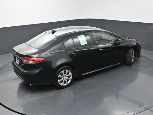 Used 2022 Toyota Corolla LE image 31