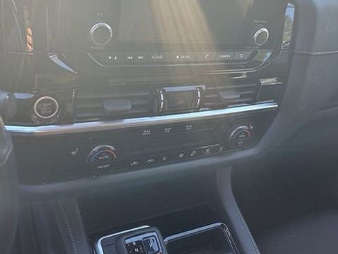 Used 2022 Nissan Pathfinder SV w/ SV Black Package image 12